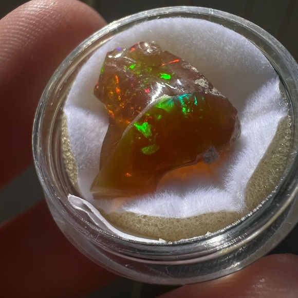 4.75ctw genuine flashyOpal in gem jar - Picture 12 of 13